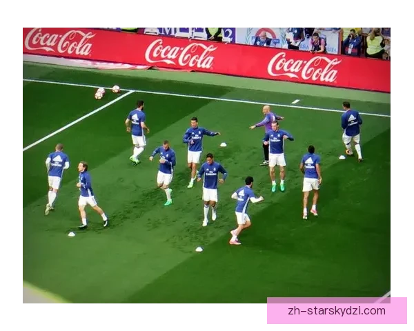 伯纳乌外球迷唱法西斯行纳粹礼